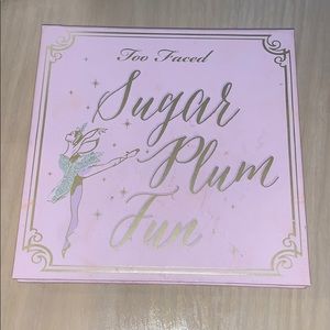 Lim Edition Too Faced Sugar Plum Fun palette